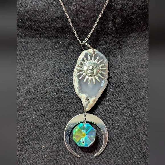 Silver Tone White Agate Slice Clear Crystal Moon Sun Pendant Statement Necklace - Picture 1 of 6